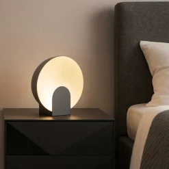 Abat Jour-Selezionato da Mazzolaluce Lampada da comodino nera design moderna led 12w 3000k