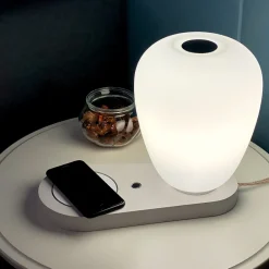 Abat Jour-Selezionato da Mazzolaluce Lampada da comodino per camera da letto usb caricatore wireless bianca moderna