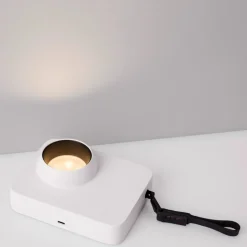 Abat Jour-Selezionato da Mazzolaluce Lampada da comodino portatile moderna macchina fotografica bianca
