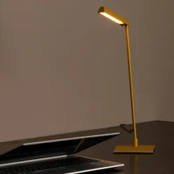 Lampade Da Tavolo-Selezionato da Mazzolaluce Lampada da scrivania giallo ocra design moderna