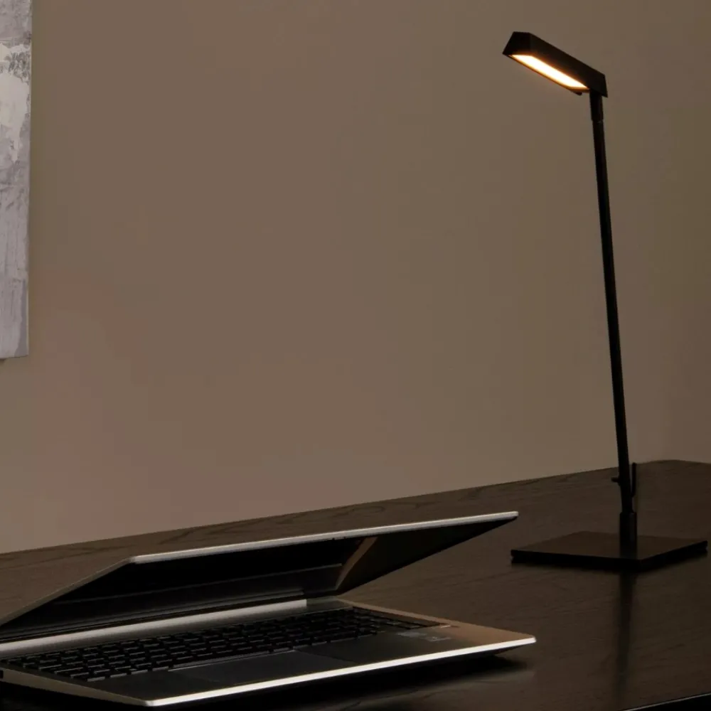Lampade Da Tavolo-Selezionato da Mazzolaluce Lampada da scrivania nera design moderna sottile led 3w 2700k