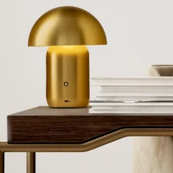 Lampade Da Tavolo-Selezionato da Mazzolaluce Lampada da tavolo colore oro led 3000k design moderno