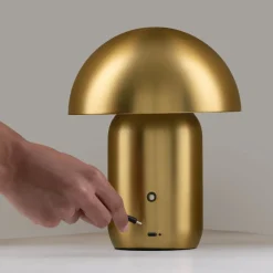 Lampade Da Tavolo-Selezionato da Mazzolaluce Lampada da tavolo colore oro led 3000k design moderno