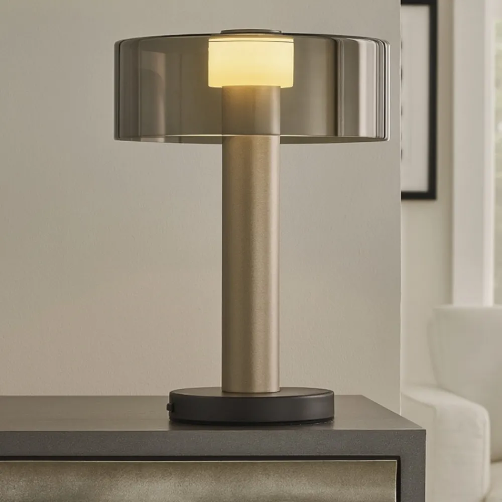 Lampade Da Tavolo-Selezionato da Mazzolaluce Lampada da tavolo design moderna oro sabbiato