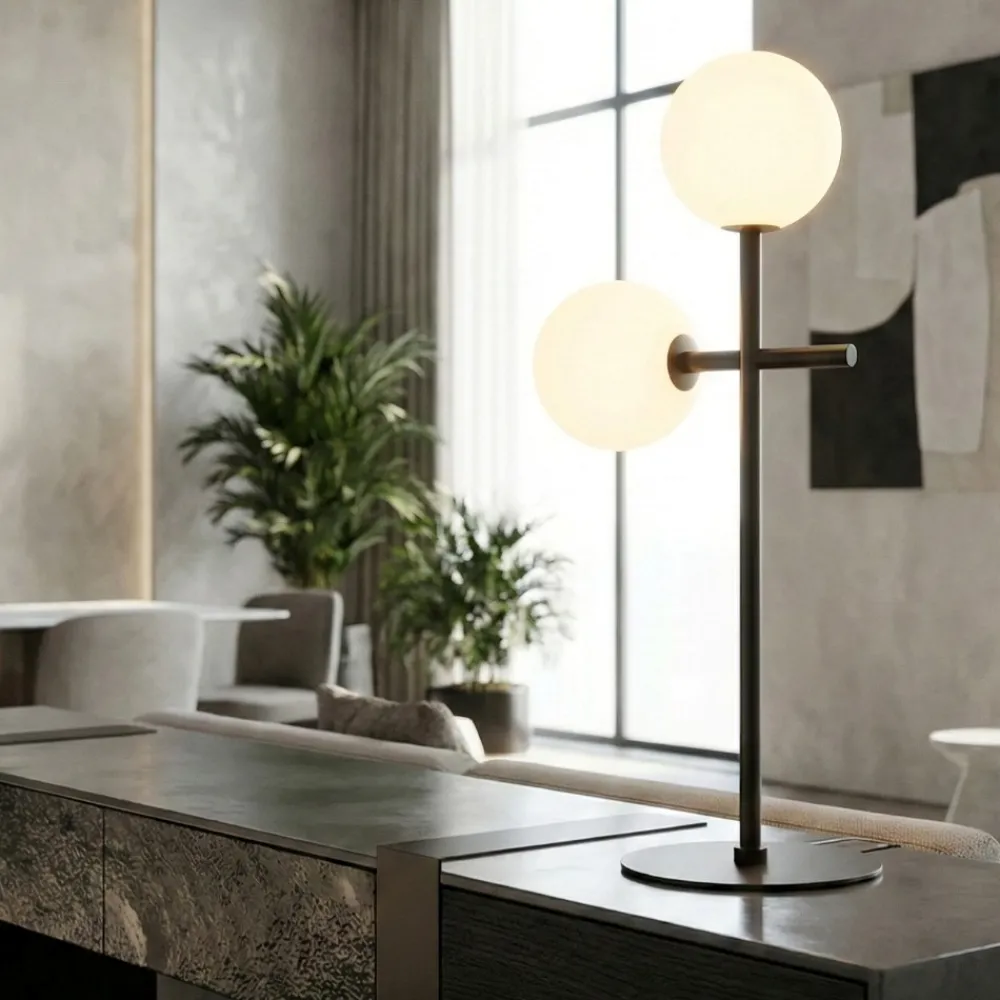 Lampade Da Tavolo-Selezionato da Mazzolaluce Lampada da tavolo moderna nera sfere vetro bianco