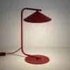 Lampade Da Tavolo-Selezionato da Mazzolaluce Lampada da tavolo rossa design moderna cono in metallo