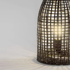 Lampade Da Terra-Selezionato da Mazzolaluce Lampada da terra contemporanea nera in rattan