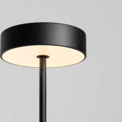 Lampade Da Terra-Selezionato da Mazzolaluce Lampada da terra design minimale nera moderna led