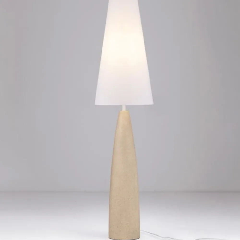 Lampade Da Terra-Selezionato da Mazzolaluce Lampada da terra moderna base in gesso colore sabbia