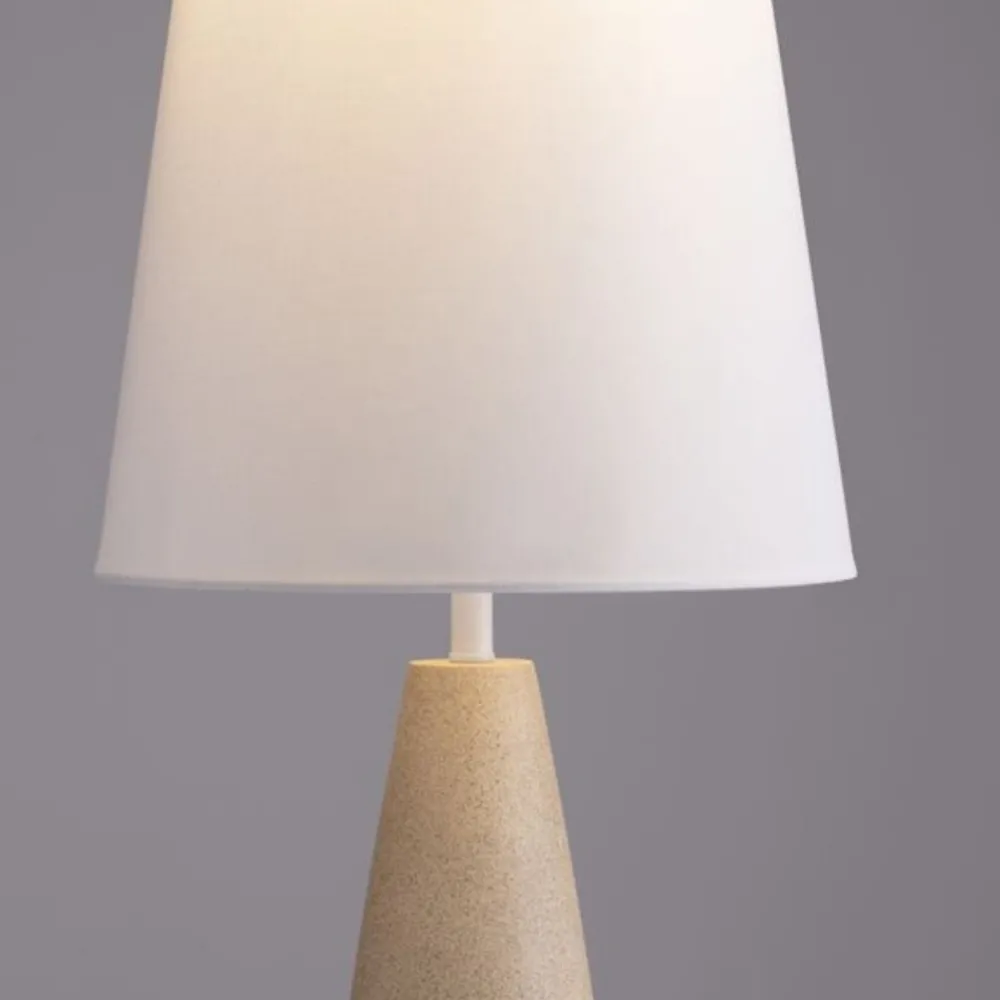 Lampade Da Terra-Selezionato da Mazzolaluce Lampada da terra moderna base in gesso colore sabbia