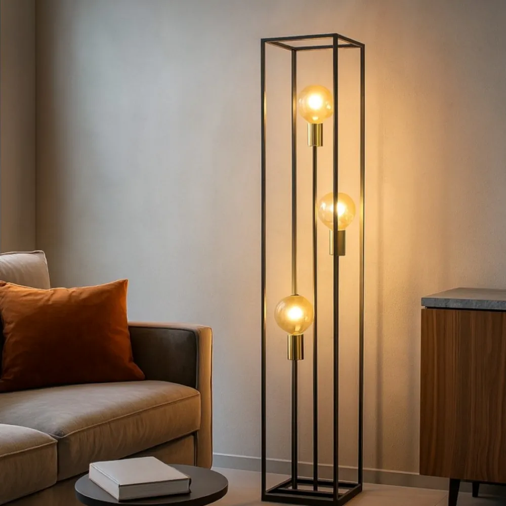 Lampade Da Terra-Selezionato da Mazzolaluce Lampada da terra vintage squadrata metallo nero oro