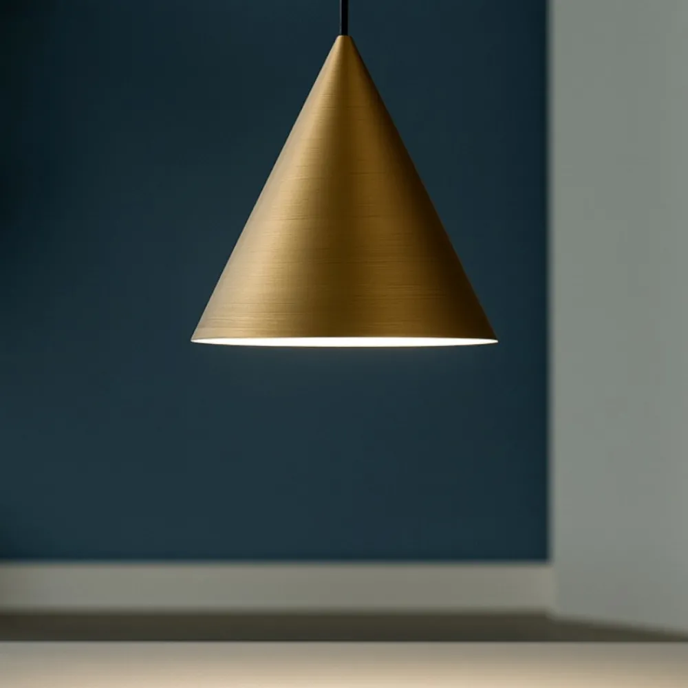 Lampade A Sospensione-Selezionato da Mazzolaluce Lampada led dimmerabile a sospensione cono alluminio colore cuoio