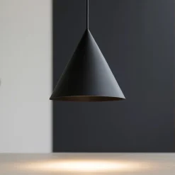 Lampade A Sospensione-Selezionato da Mazzolaluce Lampada nera cono led dimmerabile a sospensione