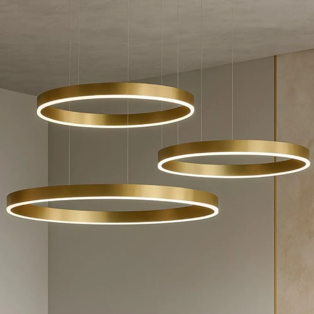 Lampadari Moderni-Selezionato da Mazzolaluce Lampadari moderni per soggiorno cerchi oro led 140w 3000k dimmerabile