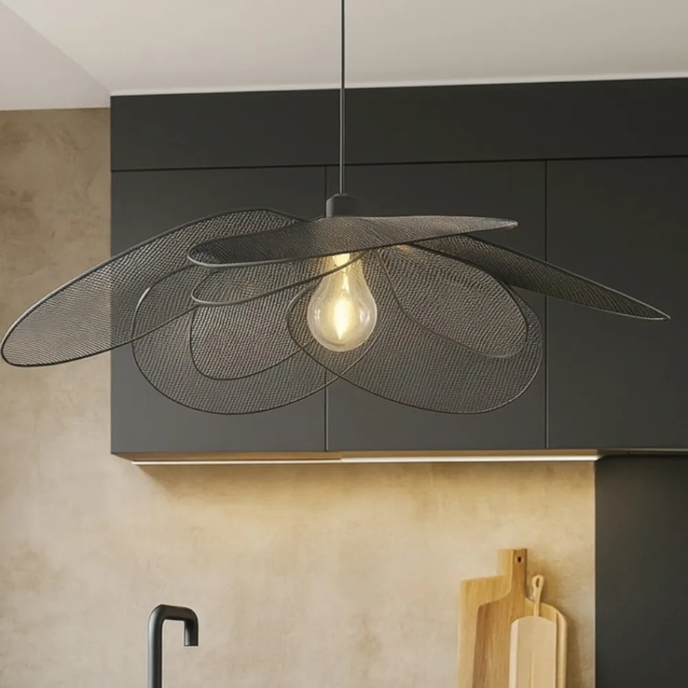 Lampadari Cucina-Selezionato da Mazzolaluce Lampadario a fiore per tavolo da cucina nero