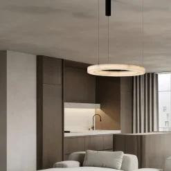 Lampadari Moderni-Selezionato da Mazzolaluce Lampadario anello circolare pietra effetto alabastro per soggiorno