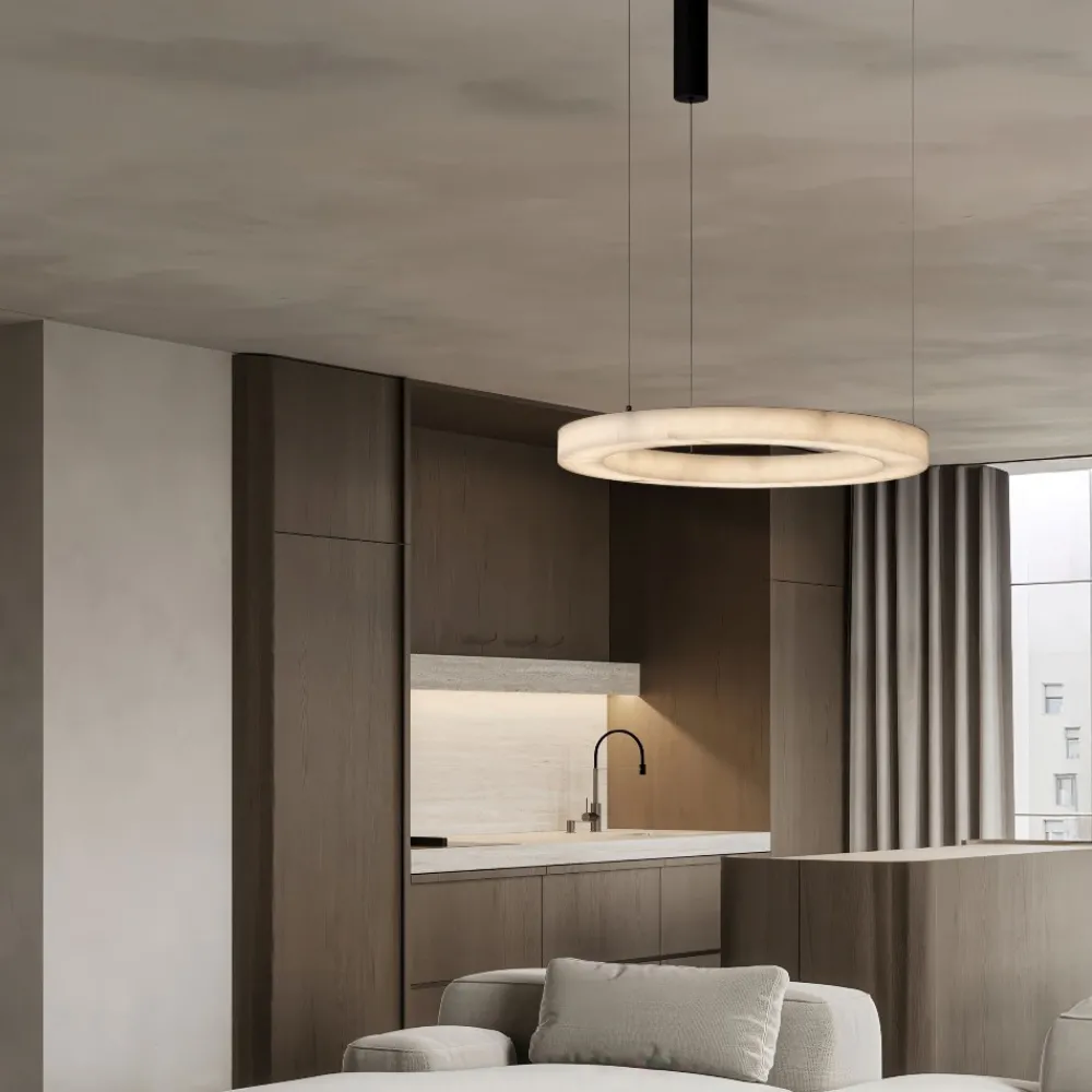 Lampadari Moderni-Selezionato da Mazzolaluce Lampadario anello circolare pietra effetto alabastro per soggiorno