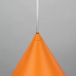 Lampadari Cucina-Selezionato da Mazzolaluce Lampadario arancione per cucina moderna forma cono 25cm