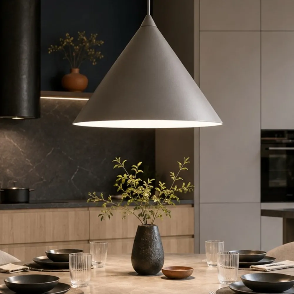 Lampade A Sospensione-Selezionato da Mazzolaluce Lampadario a sospensione cono 33 cm metallo marrone per cucina
