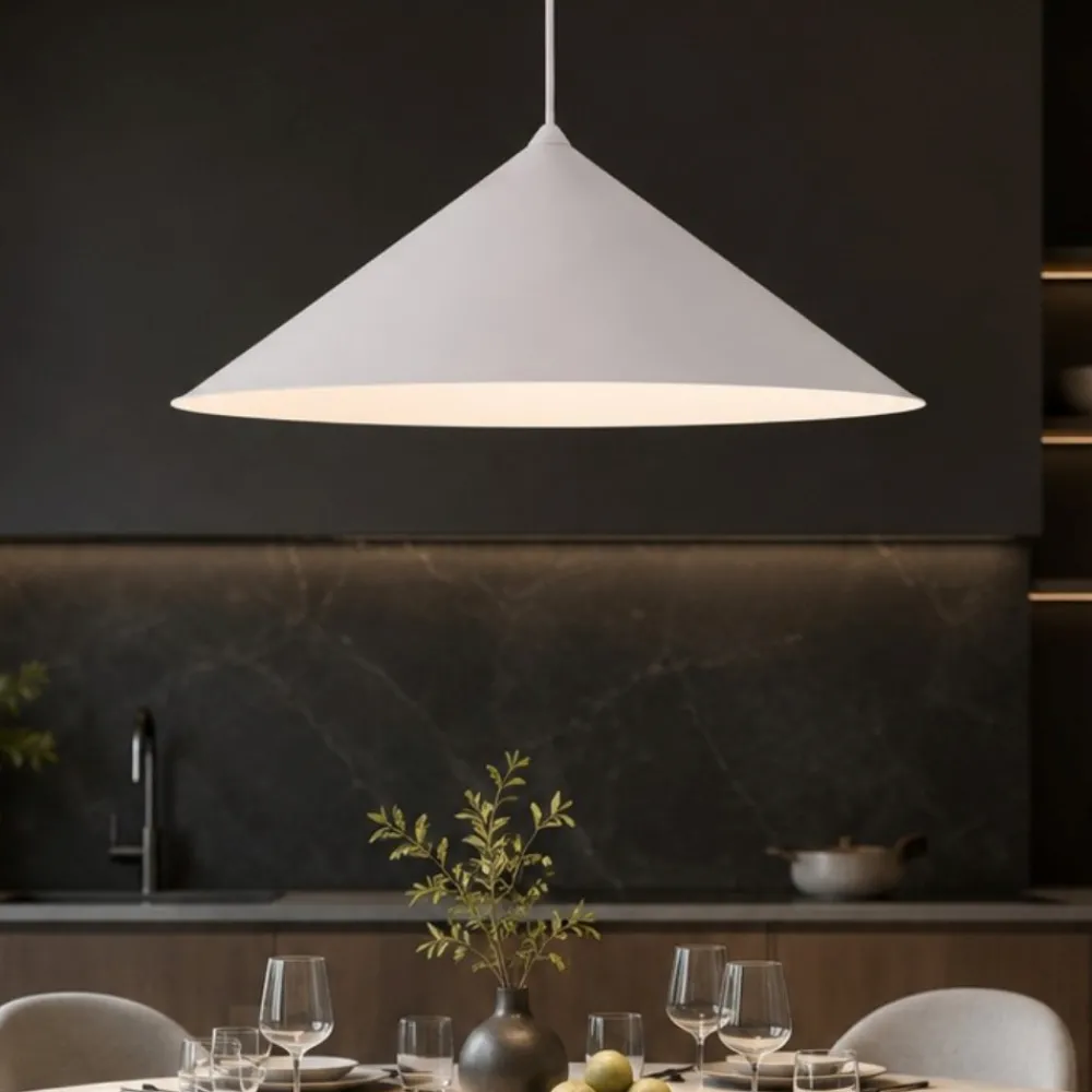 Lampadari Cucina-Selezionato da Mazzolaluce Lampadario a sospensione cono di metallo champagne 50 cm per tavolo cucina