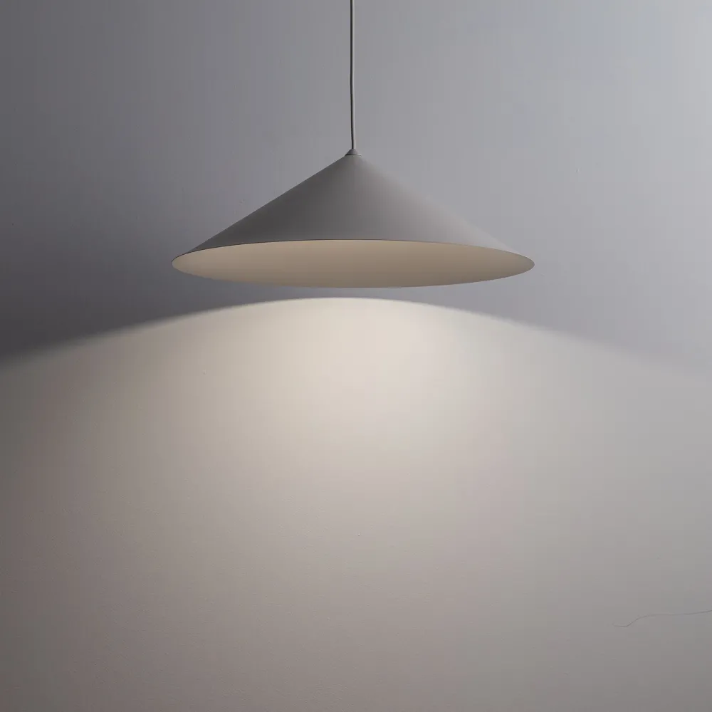 Lampadari Cucina-Selezionato da Mazzolaluce Lampadario a sospensione cono di metallo champagne 50 cm per tavolo cucina