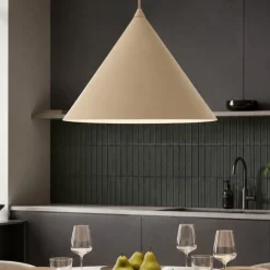 Lampadari Cucina-Selezionato da Mazzolaluce Lampadario a sospensione cono 33 cm di metallo sabbia per cucina moderna