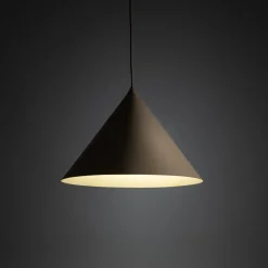 Lampadari Cucina-Selezionato da Mazzolaluce Lampadario a sospensione cono 33 cm di metallo sabbia per cucina moderna