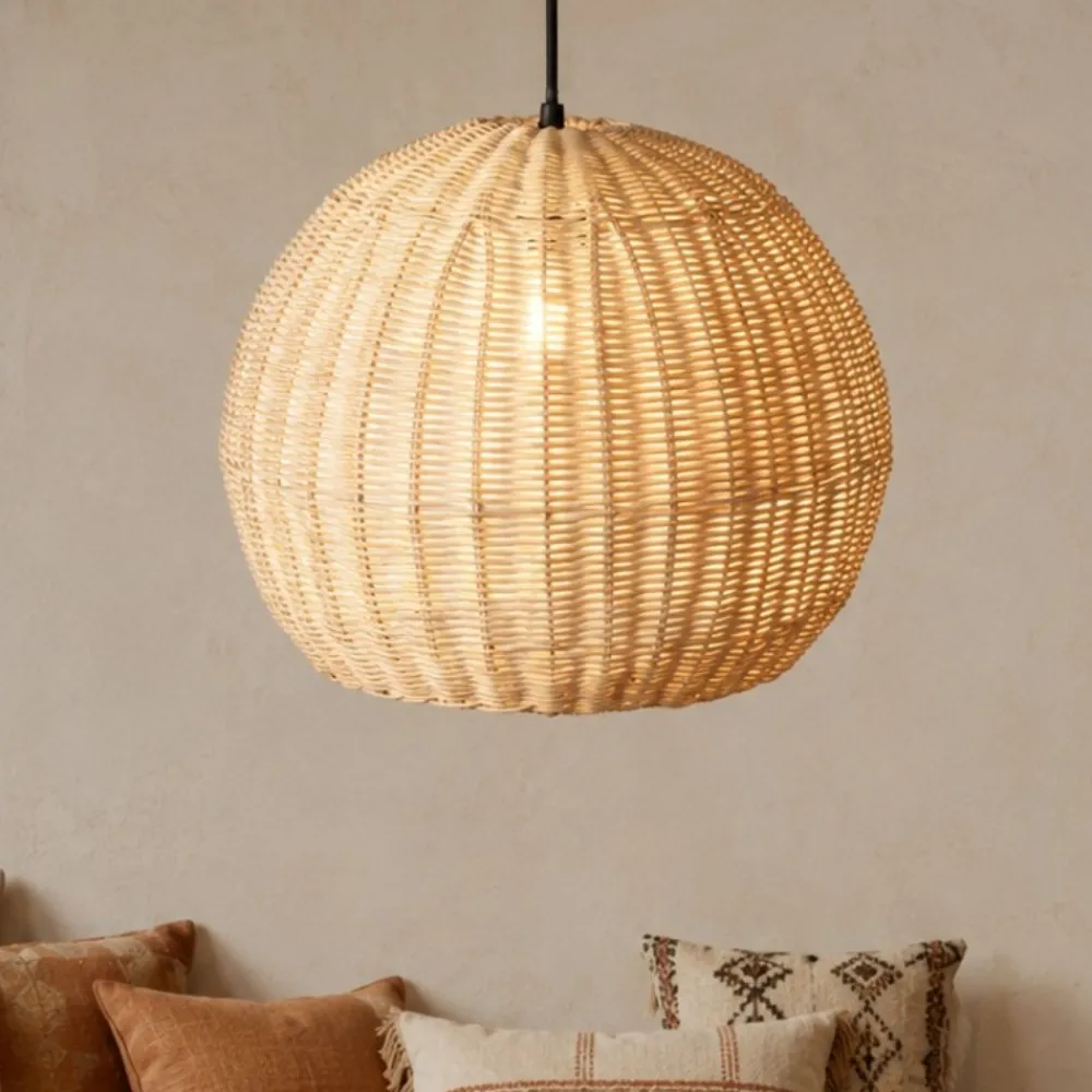 Lampadari Moderni-Selezionato da Mazzolaluce Lampadario a sospensione cupola di rattan naturale 39 cm per sala da pranzo