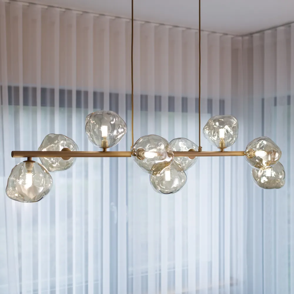 Lampadari Moderni-Selezionato da Mazzolaluce Lampadario a sospensione design moderno sabbia vetri cognac per soggiorno