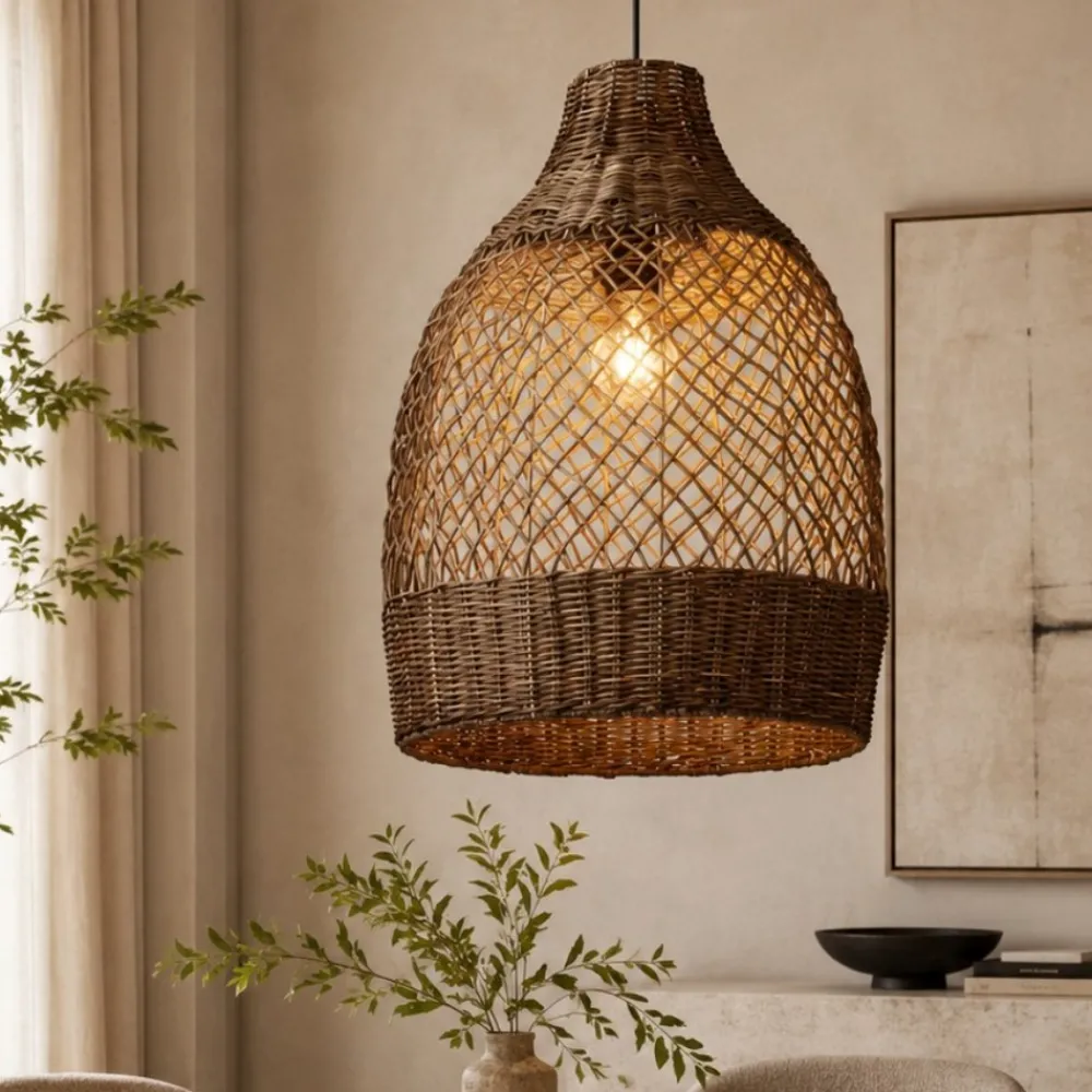Lampadari Moderni-Selezionato da Mazzolaluce Lampadario a sospensione di rattan marrone intrecciato per sala da pranzo