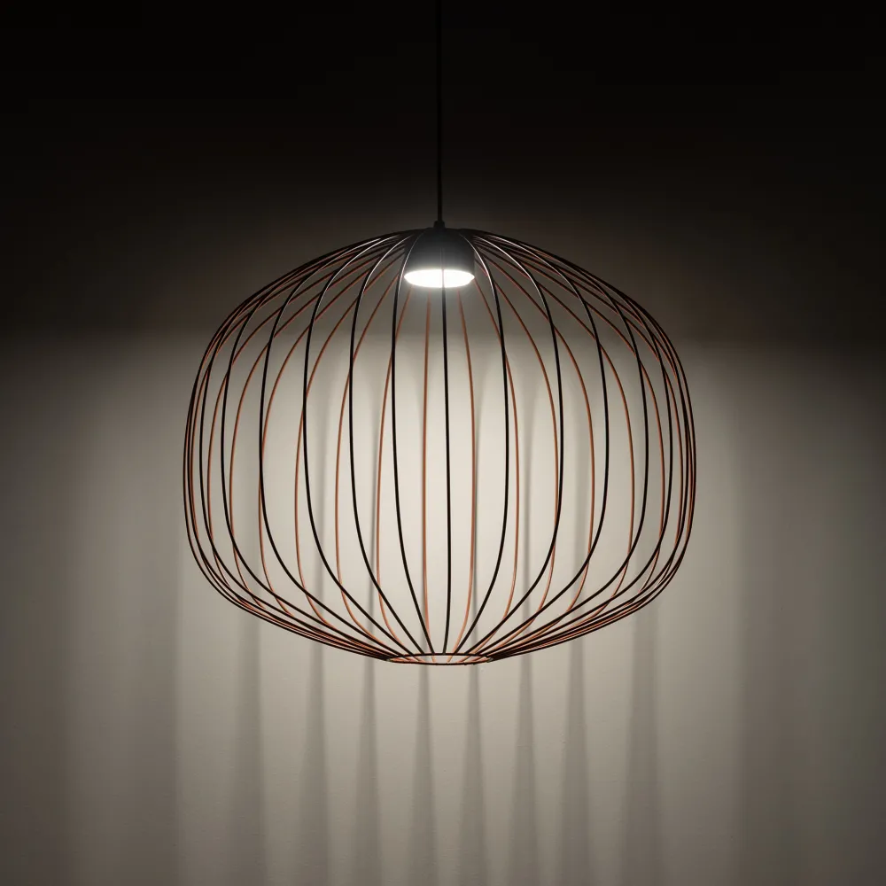 Lampadari Moderni-Selezionato da Mazzolaluce Lampadario a sospensione gabbia di metallo rosso mattone design moderno per soggiorno