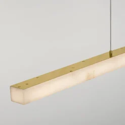 Lampadari Moderni-Selezionato da Mazzolaluce Lampadario a sospensione oro per isola cucina pietra effetto alabastro