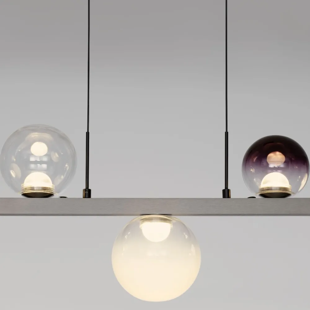 Lampadari Moderni-Selezionato da Mazzolaluce Lampadario a sospensione per soggiorno moderno sfere vetro opale fume viola