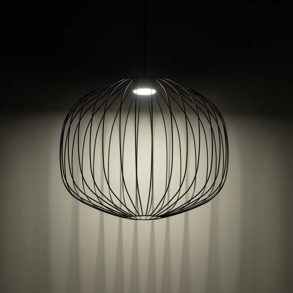 Lampadari Moderni-Selezionato da Mazzolaluce Lampadario a sospensione sfera gabbia di metallo nero per soggiorno moderno