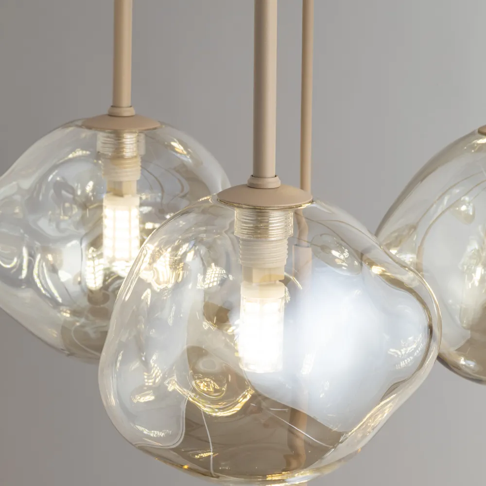 Lampadari Moderni-Selezionato da Mazzolaluce Lampadario a sospensioni in vetro cognac pendenti design moderno per soggiorno