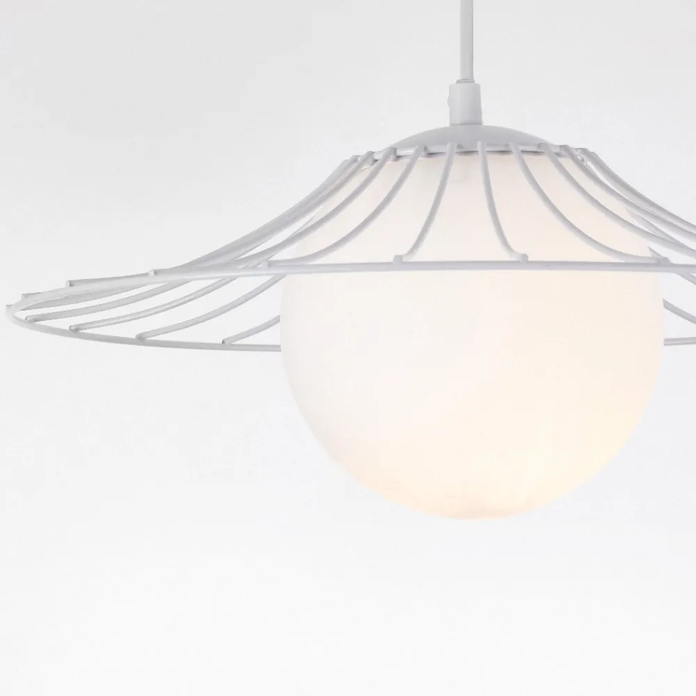 Lampadari Cucina-Selezionato da Mazzolaluce Lampadario bianco per cucina moderna cappello in metallo sfera in vetro