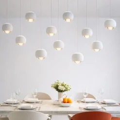 Lampadari Moderni-Selezionato da Mazzolaluce Lampadario bianco sfere pendenti led 2700k-6500k per soggiorno moderno