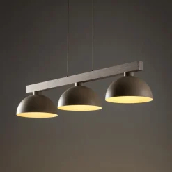 Lampadari Cucina-Selezionato da Mazzolaluce Lampadario bilanciere di legno cupole in metallo sabbia per cucina