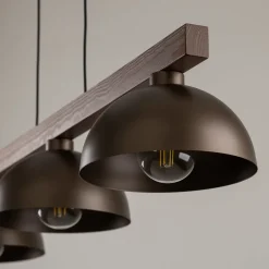 Lampadari Cucina-Selezionato da Mazzolaluce Lampadario bilanciere di legno noce per cucina rustica cupole di metallo marrone