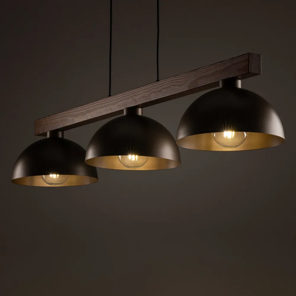 Lampadari Cucina-Selezionato da Mazzolaluce Lampadario bilanciere di legno noce per cucina rustica cupole di metallo marrone