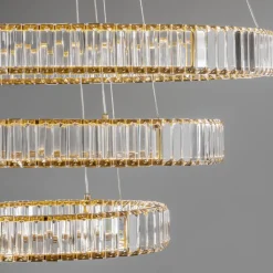 Lampadari Moderni-Selezionato da Mazzolaluce Lampadario cerchi di cristallo per salone stile contemporaneo