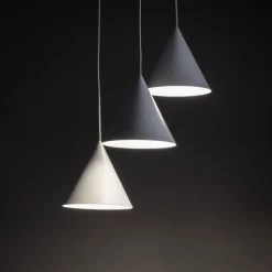 Lampadari Cucina-Selezionato da Mazzolaluce Lampadario 3 coni bianco per cucina