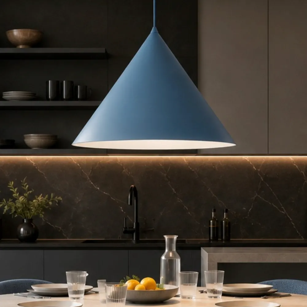 Lampadari Cucina-Selezionato da Mazzolaluce Lampadario cono 50 cm blu a sospensione di metallo per cucina moderna