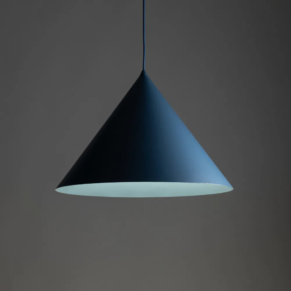 Lampadari Cucina-Selezionato da Mazzolaluce Lampadario cono 50 cm blu a sospensione di metallo per cucina moderna