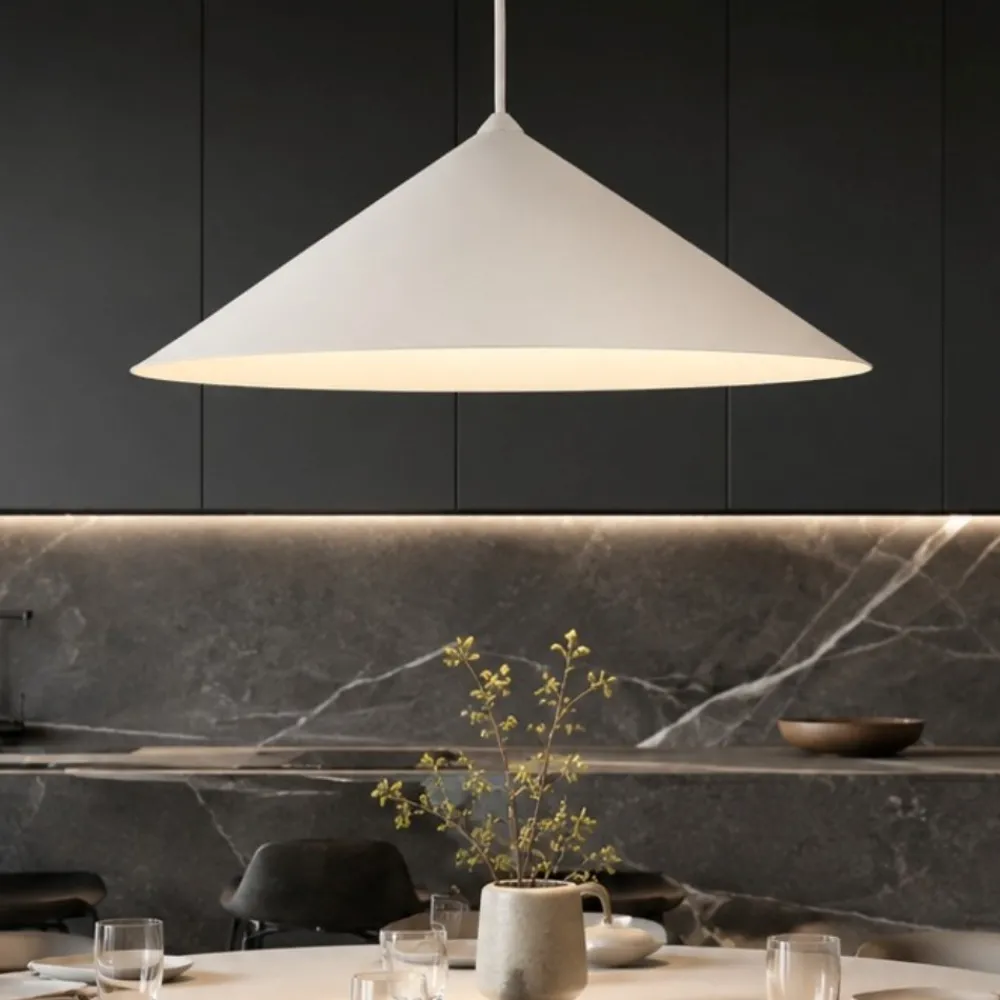Lampadari Cucina-Selezionato da Mazzolaluce Lampadario cono 40 cm sospensione champagne per tavolo cucina moderna