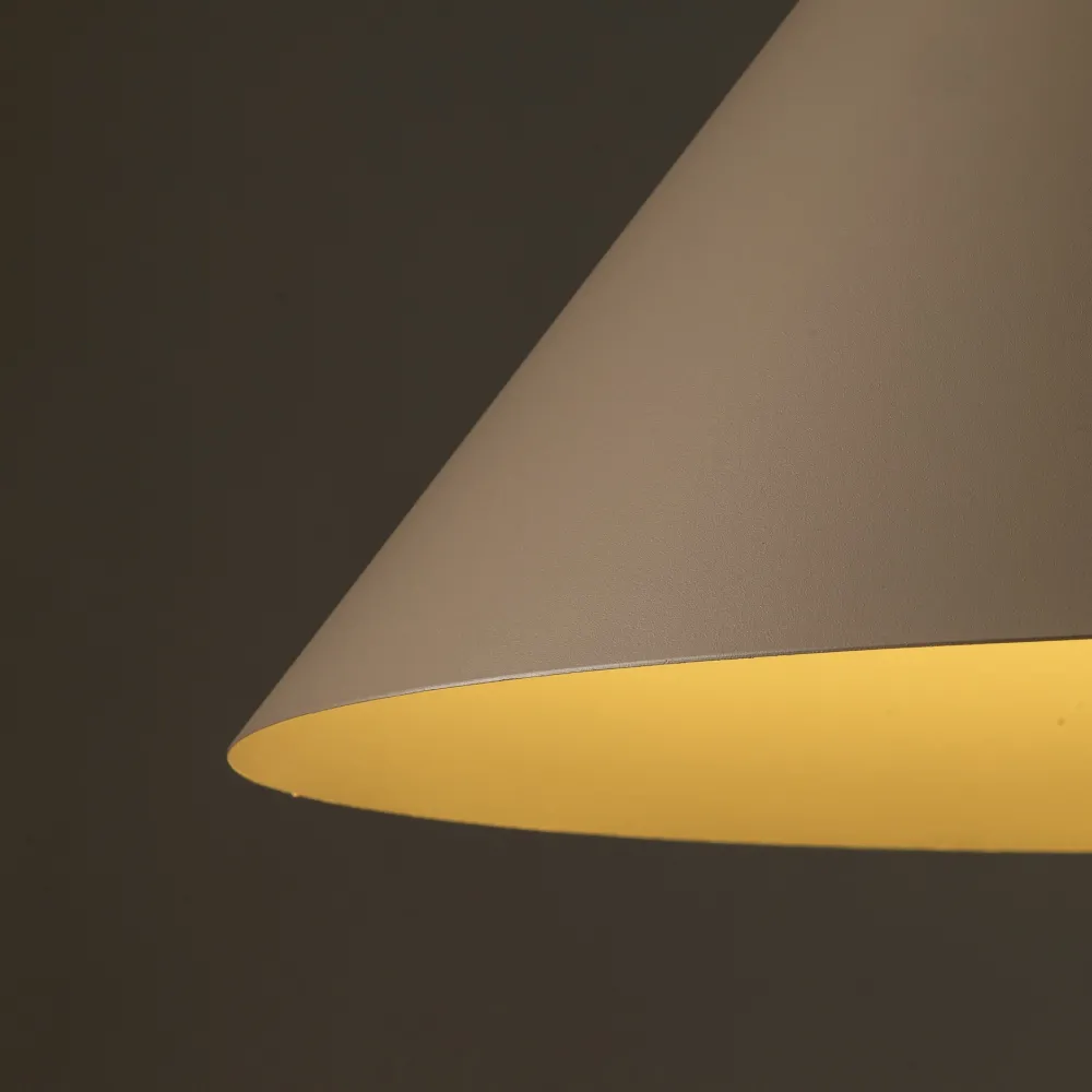 Lampadari Cucina-Selezionato da Mazzolaluce Lampadario cono di metallo sabbia 50 cm per cucina