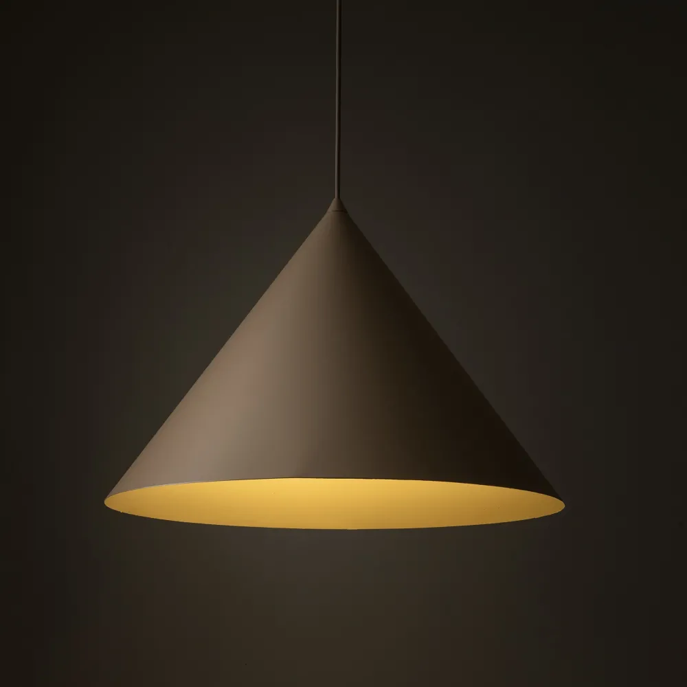 Lampadari Cucina-Selezionato da Mazzolaluce Lampadario cono di metallo sabbia 50 cm per cucina