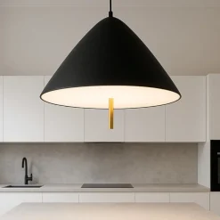Lampadari Cucina-Selezionato da Mazzolaluce Lampadario cono nero led 17w 3000k per cucina