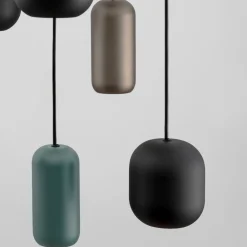 Lampadari Moderni-Selezionato da Mazzolaluce Lampadario con pendenti a sospensione multicolor moderno per soggiorno