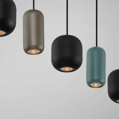 Lampadari Moderni-Selezionato da Mazzolaluce Lampadario con pendenti a sospensione multicolor per sala da pranzo